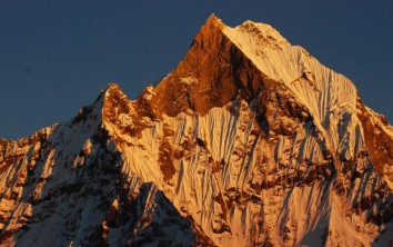 Annapurna Circuit Trek with Kathmandu Tour (16 Days)